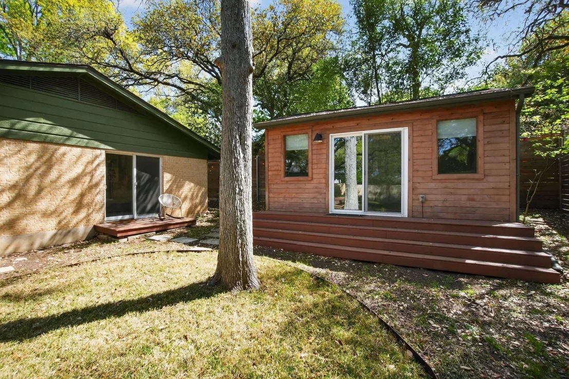 Photo of 2104 Four Oaks LN