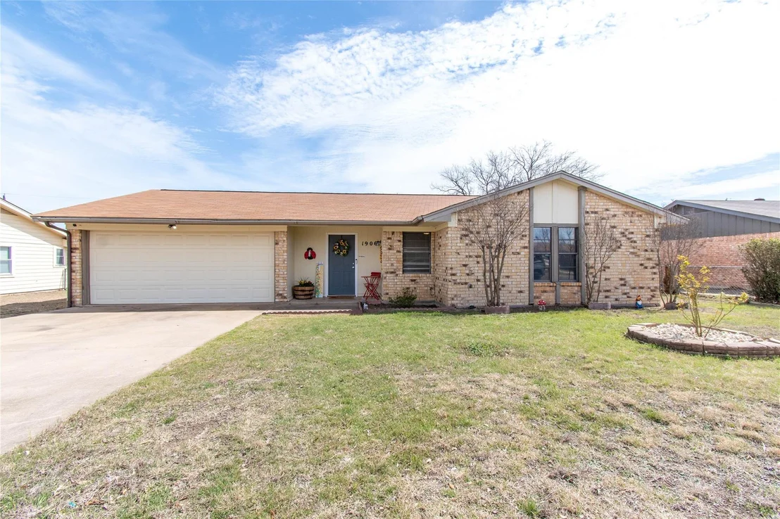 Photo of 1906 Nimitz DR