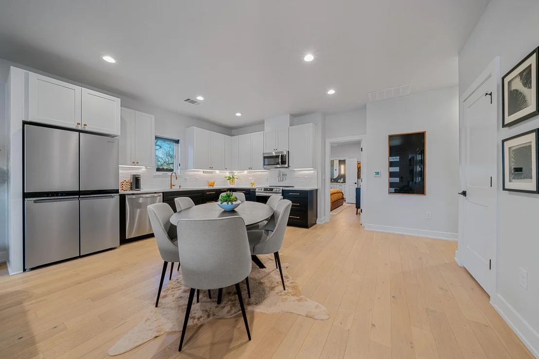 Photo of Unit A at 4607 Leslie Ave