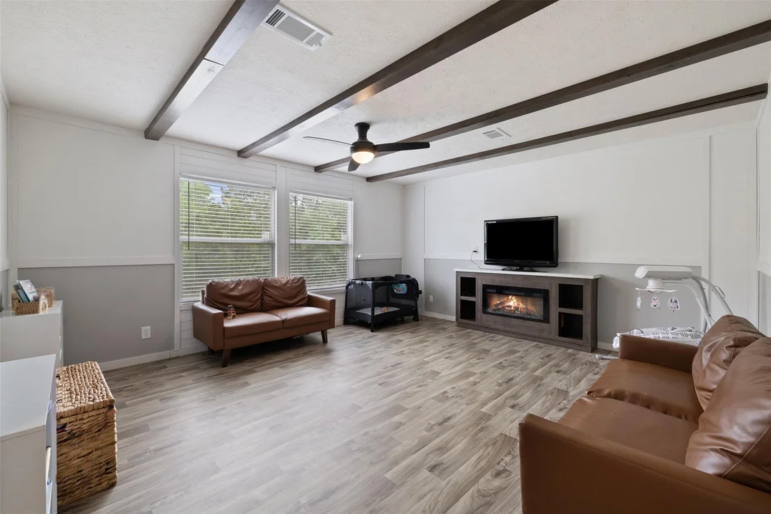 Photo of 281 Green Oaks DR