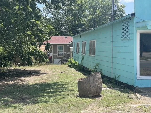 Photo of 919 W 4th ST
