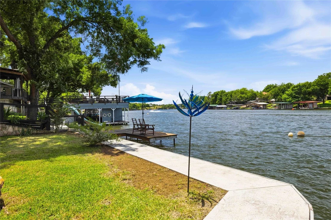 Photo of 1308 Lakeside DR