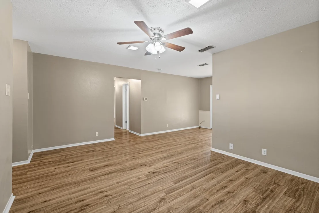 Photo of 101 Oakwood ST