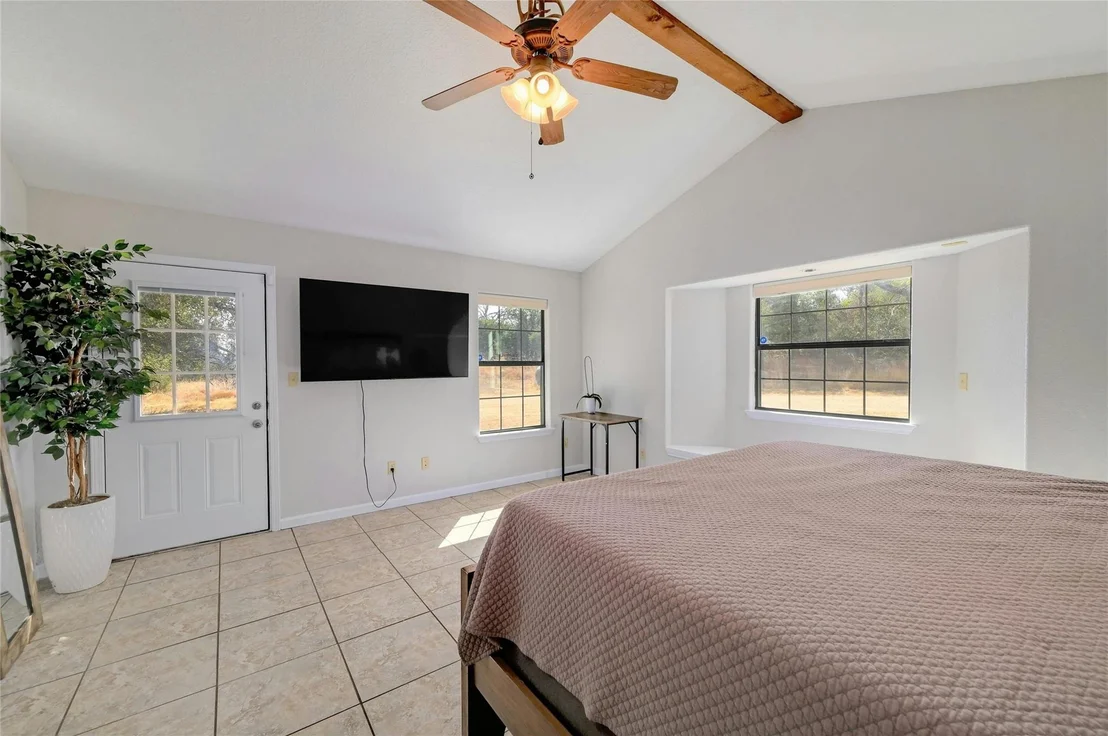 Photo of 525 River Oaks RD