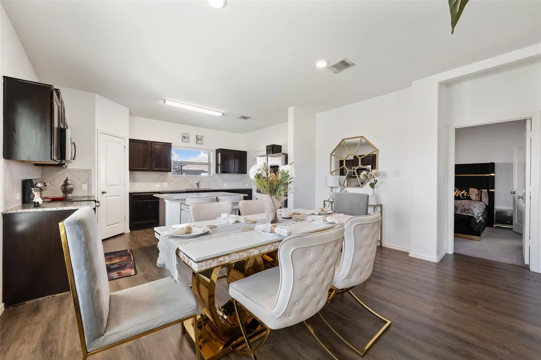 Photo of Unit 12F at 524 Circle WAY
