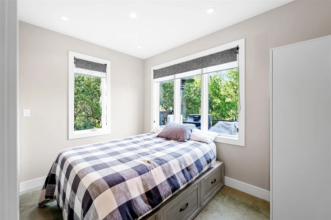 Photo of 5 Clarendon LN