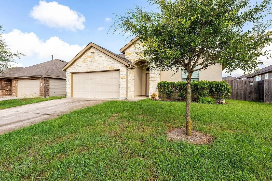 Photo of 377 Dragon Ridge RD