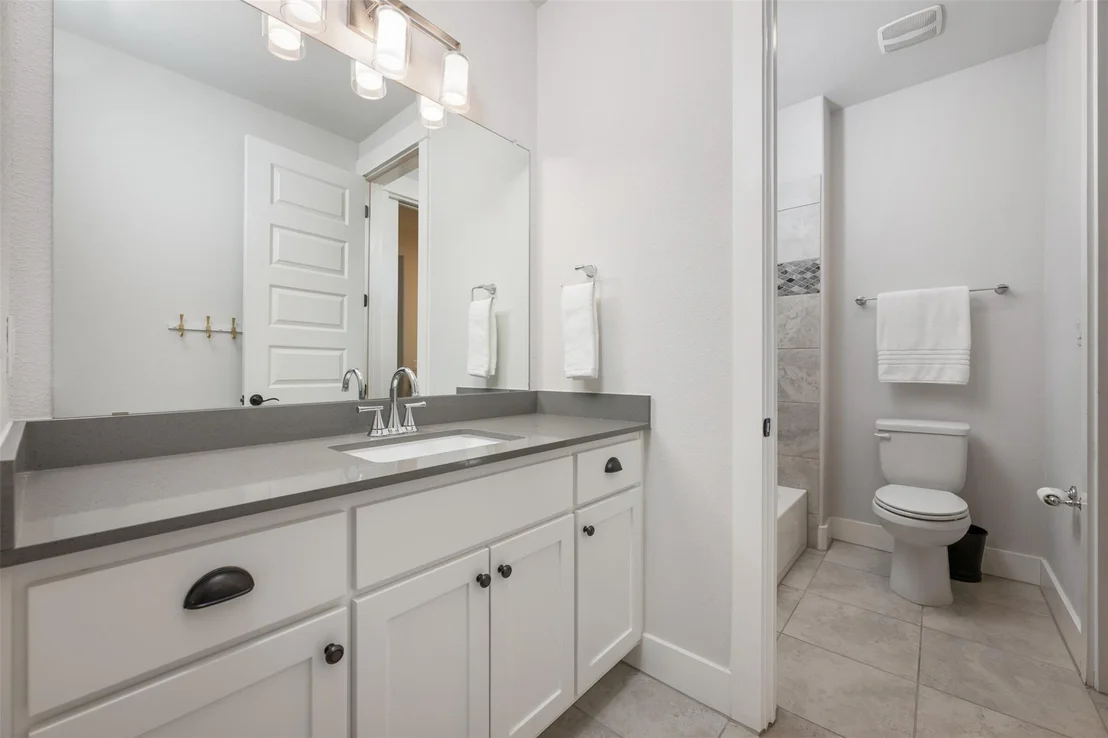Photo of 220 Highland Oaks