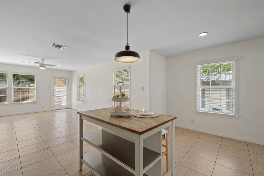 Photo of 5010 W Frances PL