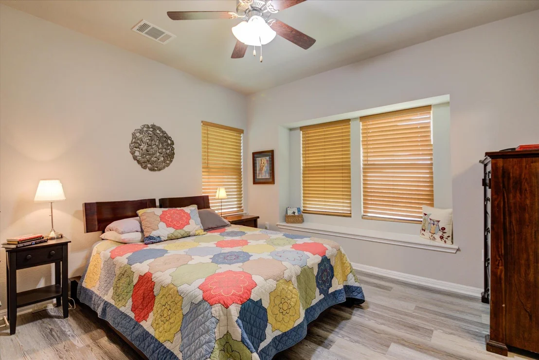 Photo of 10312 Bankhead DR