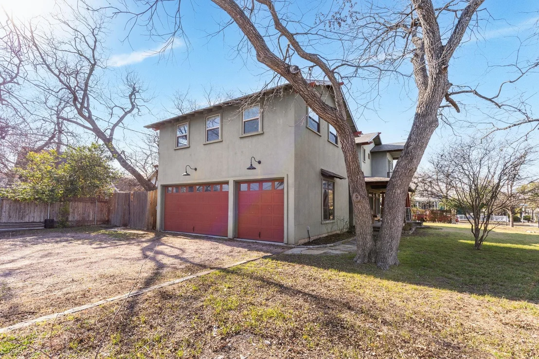 Photo of 2203 Lindell Ave
