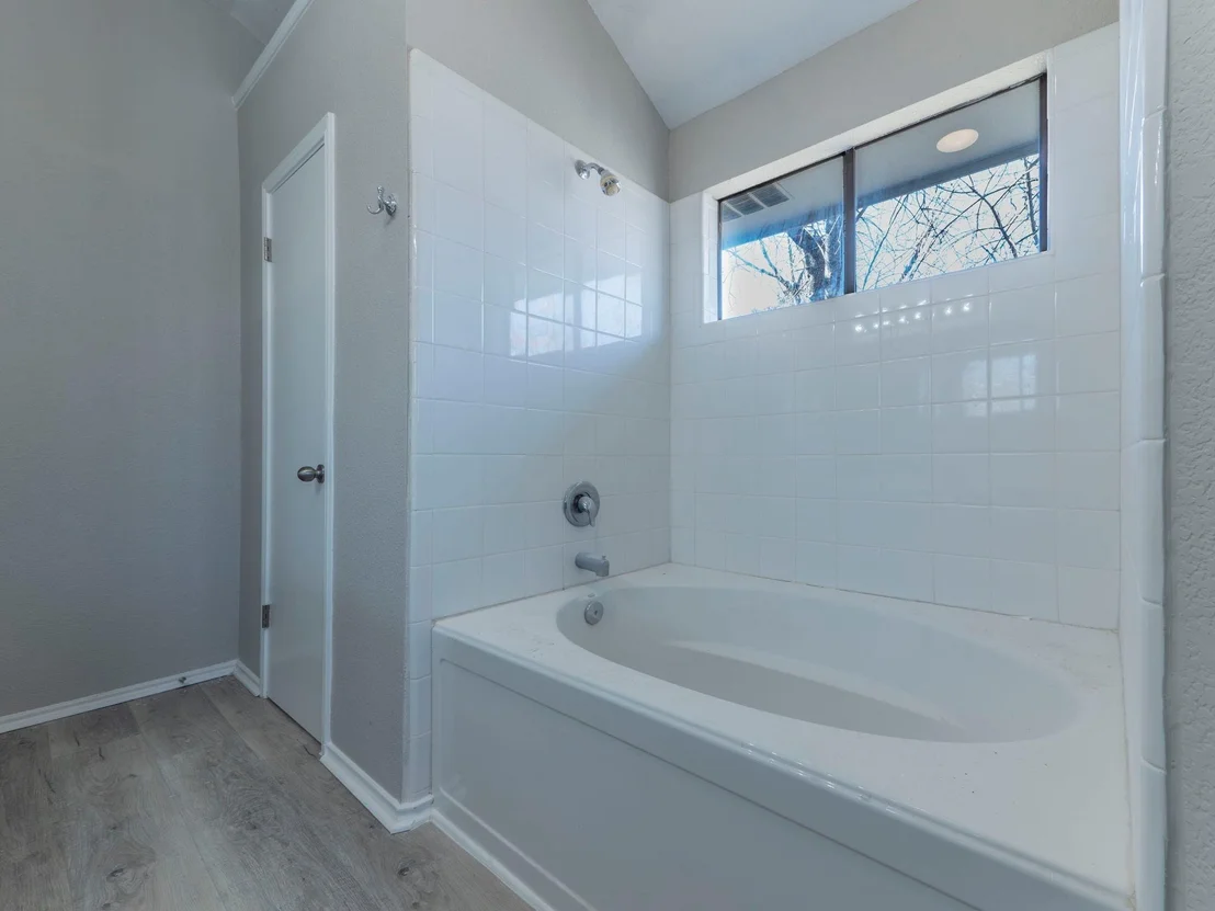 Photo of 1807 Parkwood DR