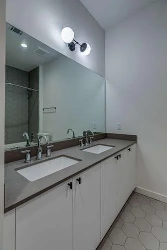 Photo of Unit 116 at 800 Embassy DR