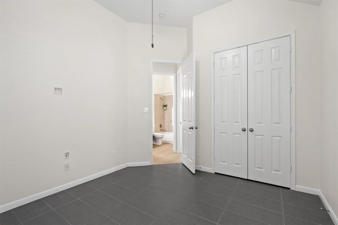 Photo of 1128 Clearwing CIR