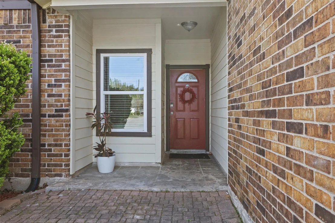 Photo of 16503 Edgemere DR