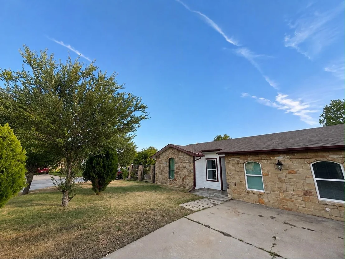 Photo of 1909 Heathwood CIR