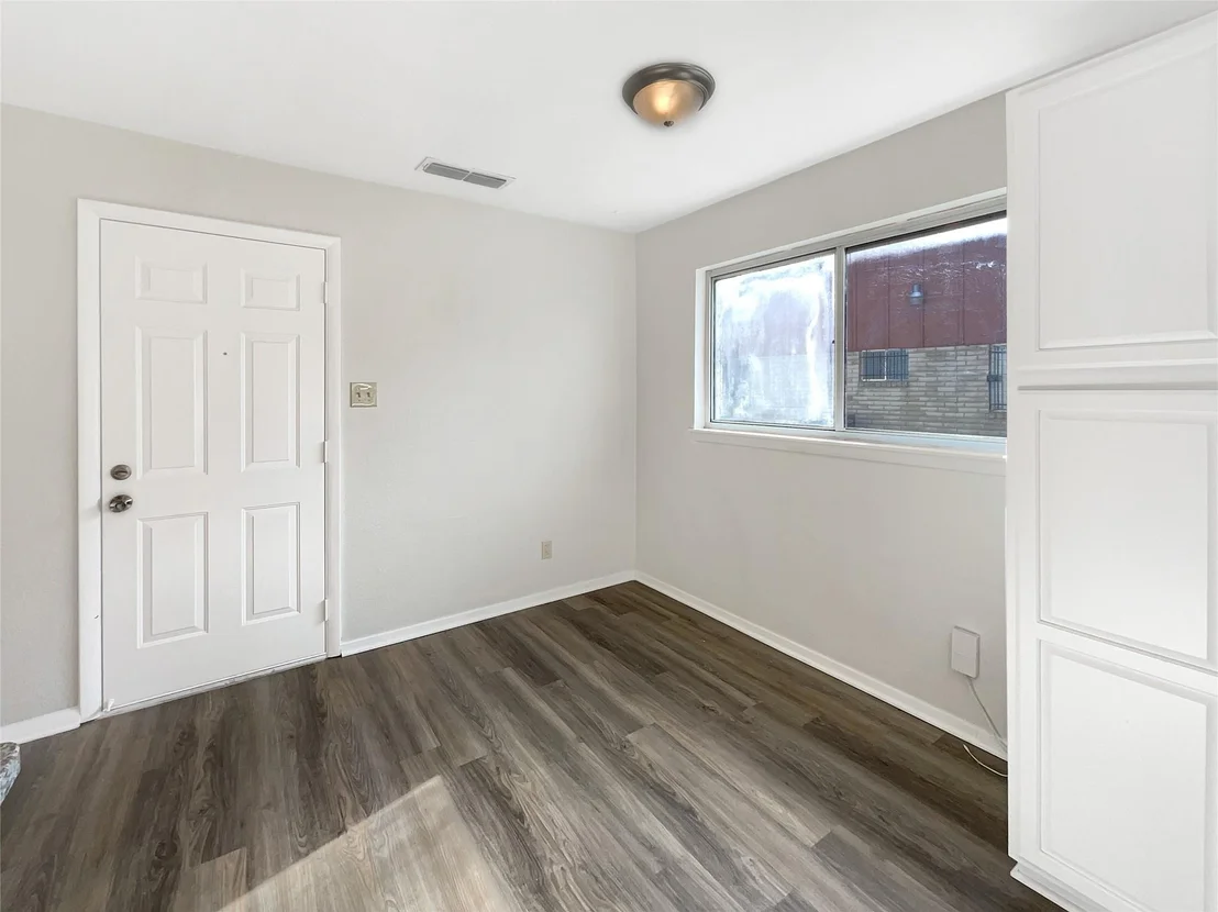Photo of 3105 Lakeside DR