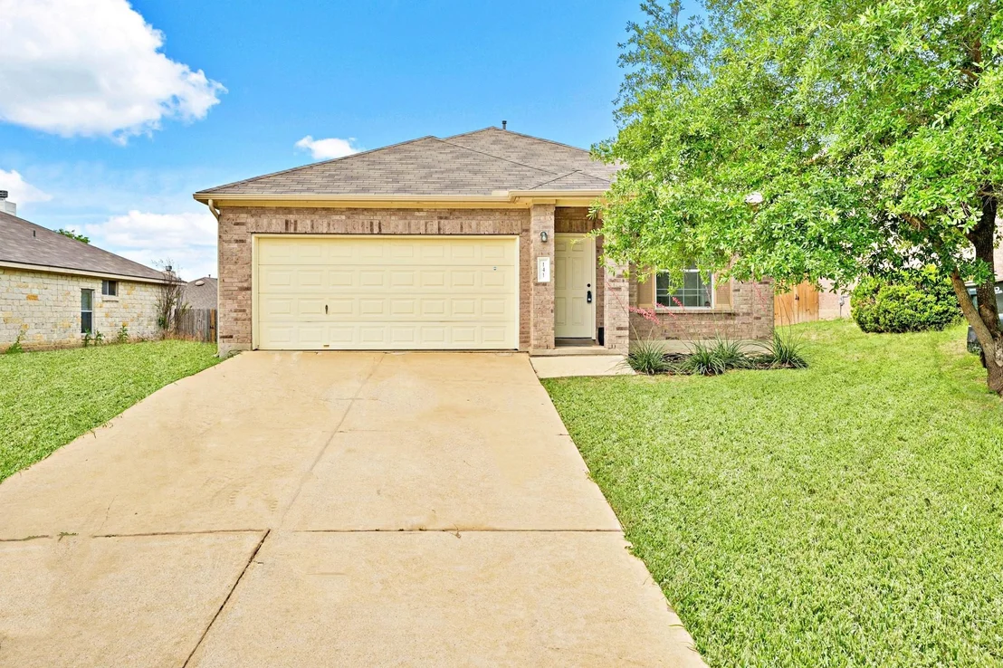 Photo of 141 Ashwood N