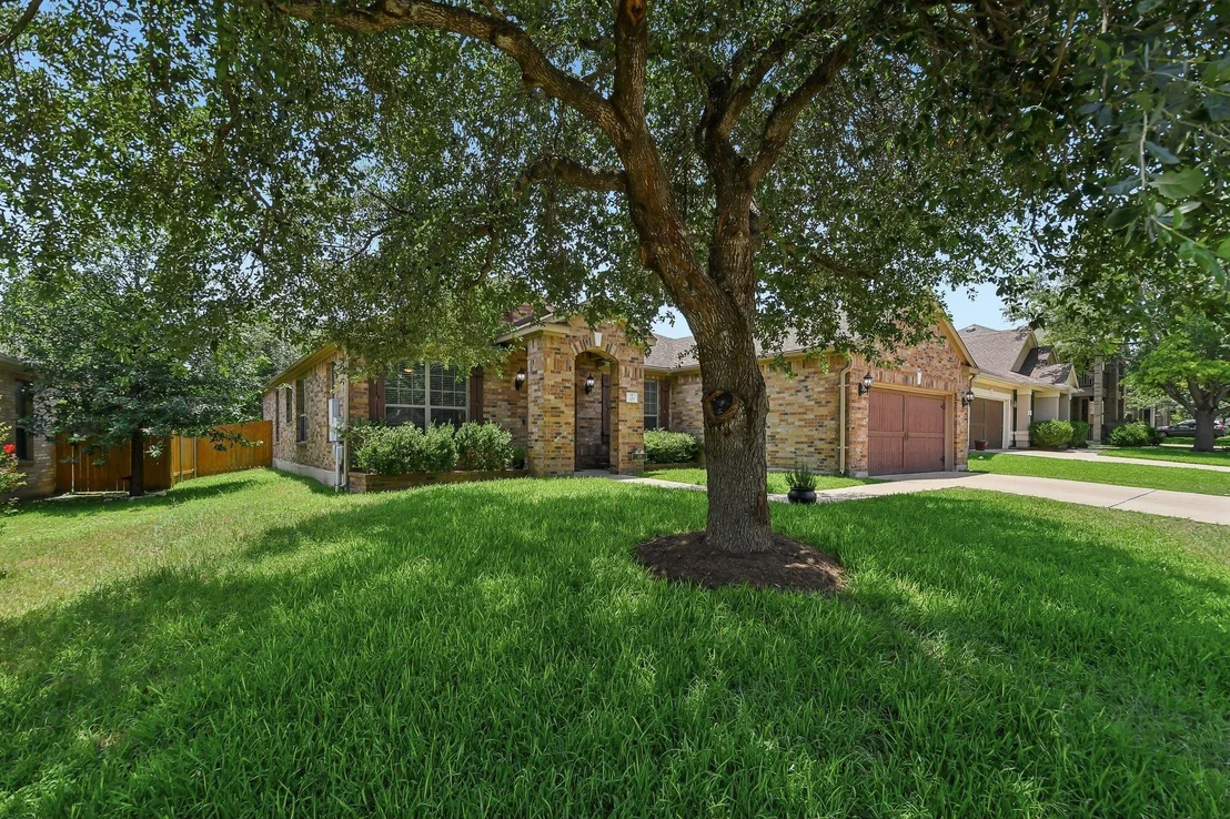 Photo of 329 Island Oak DR