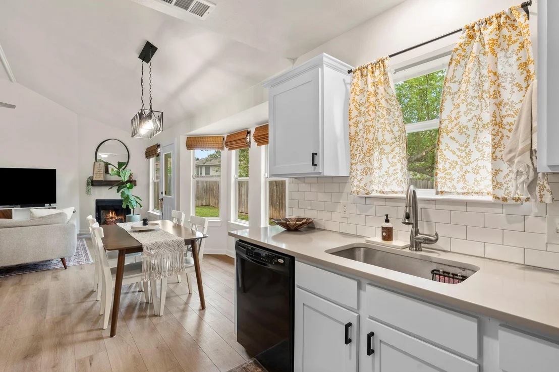Photo of 215 Crystal Knoll BLVD
