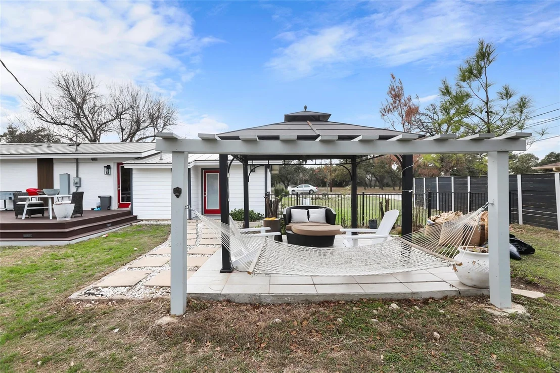 Photo of 1704 Lone Oak DR