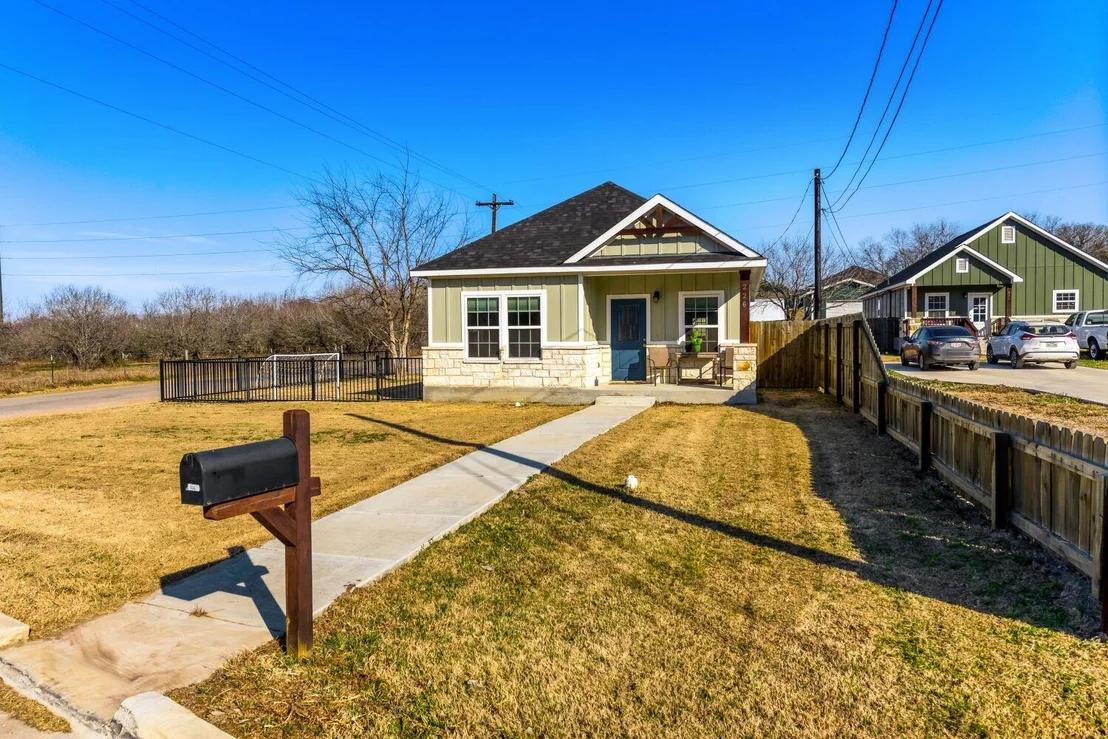 Photo of 226 Spruce Ave