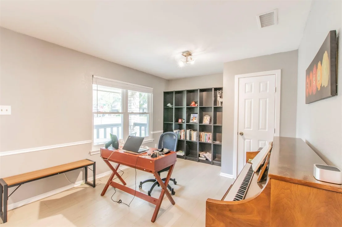 Photo of 2400 Braemar CV