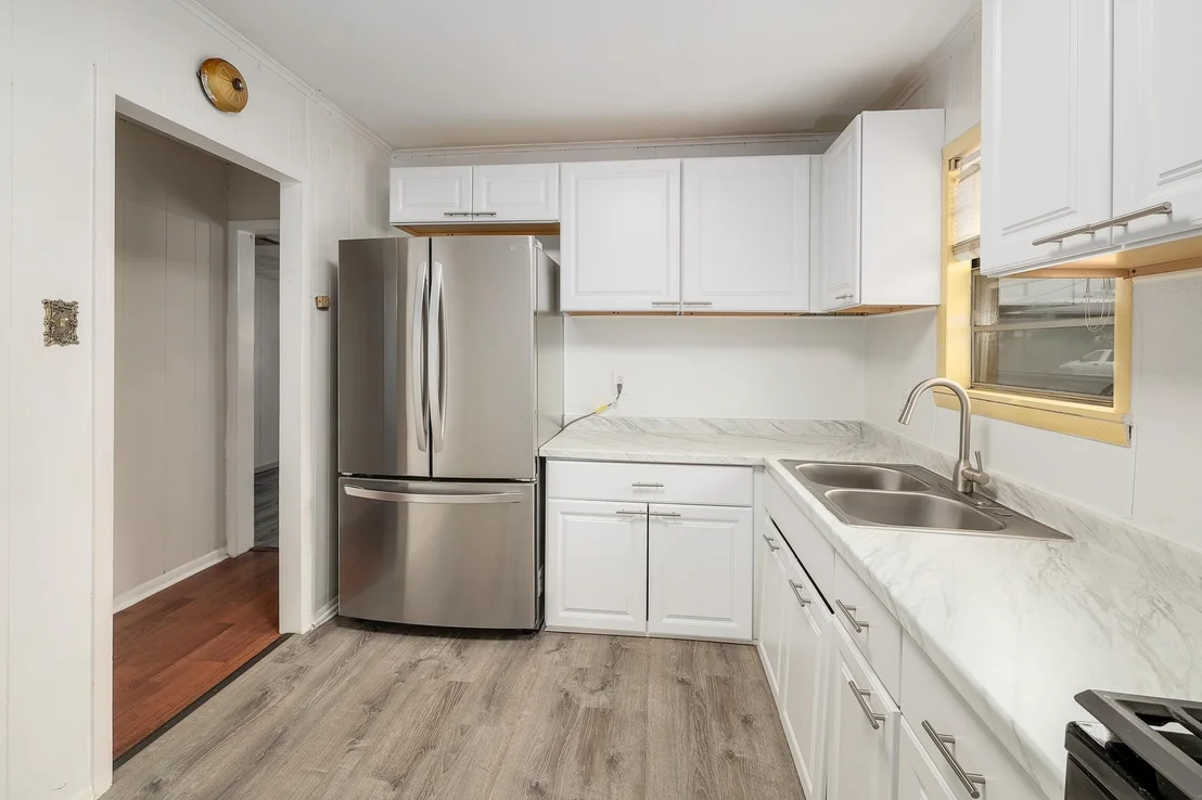 Photo of 4701 Leslie Ave