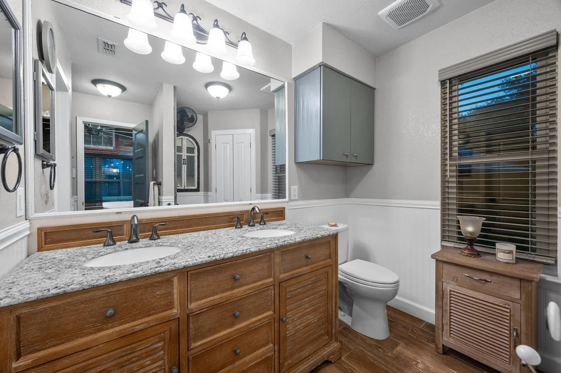 Photo of 805 Angleton CV