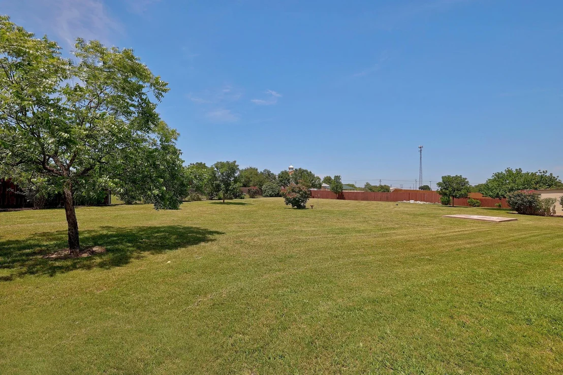 Photo of 101 Lakeview LN