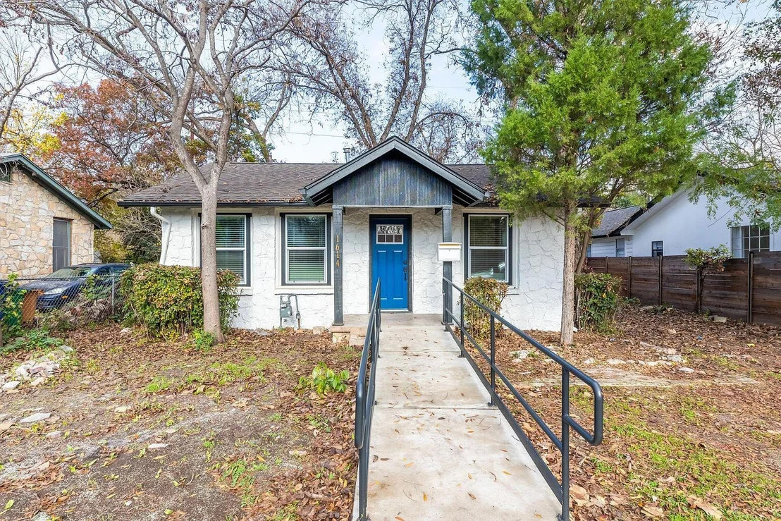 Photo of 1614 Holly ST