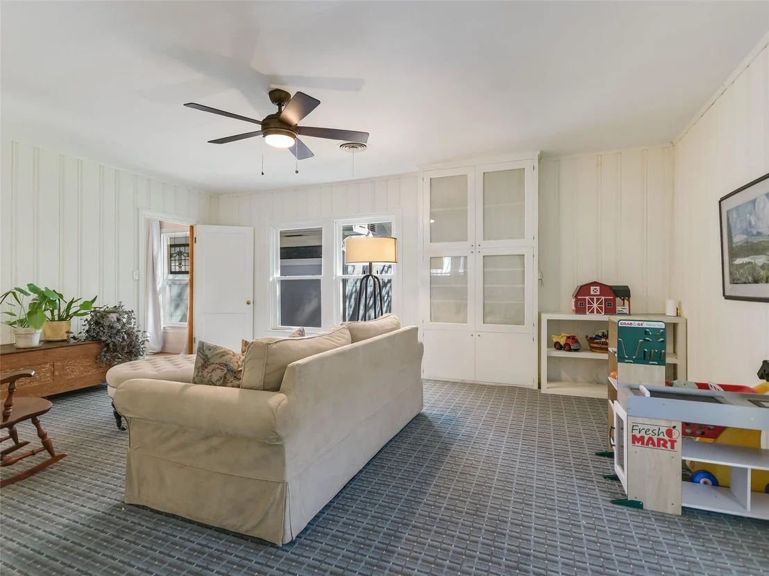 Photo of 1004 N Main ST