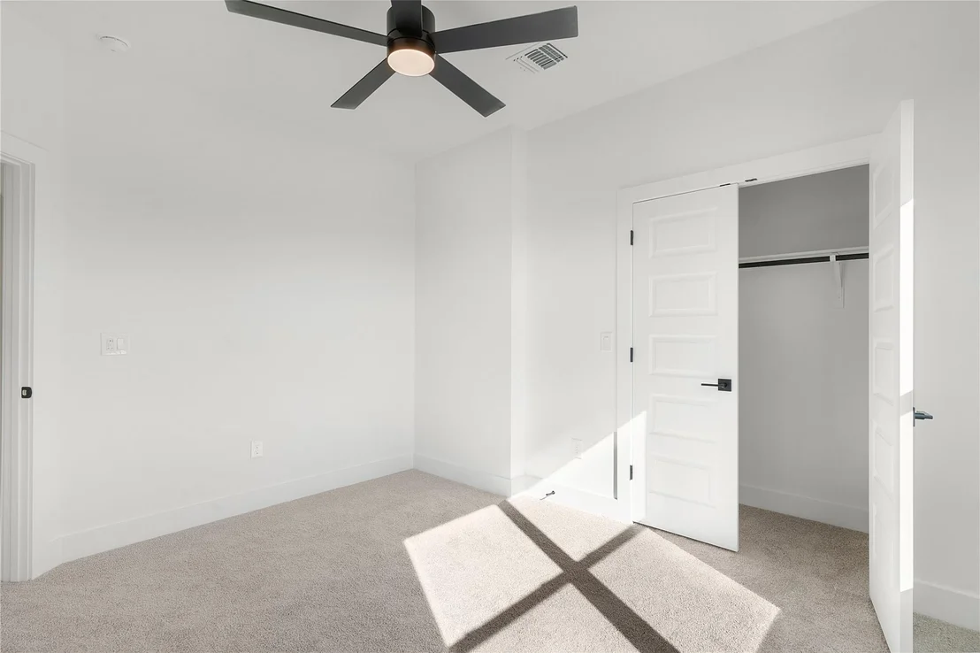 Photo of 107 Carmen CV