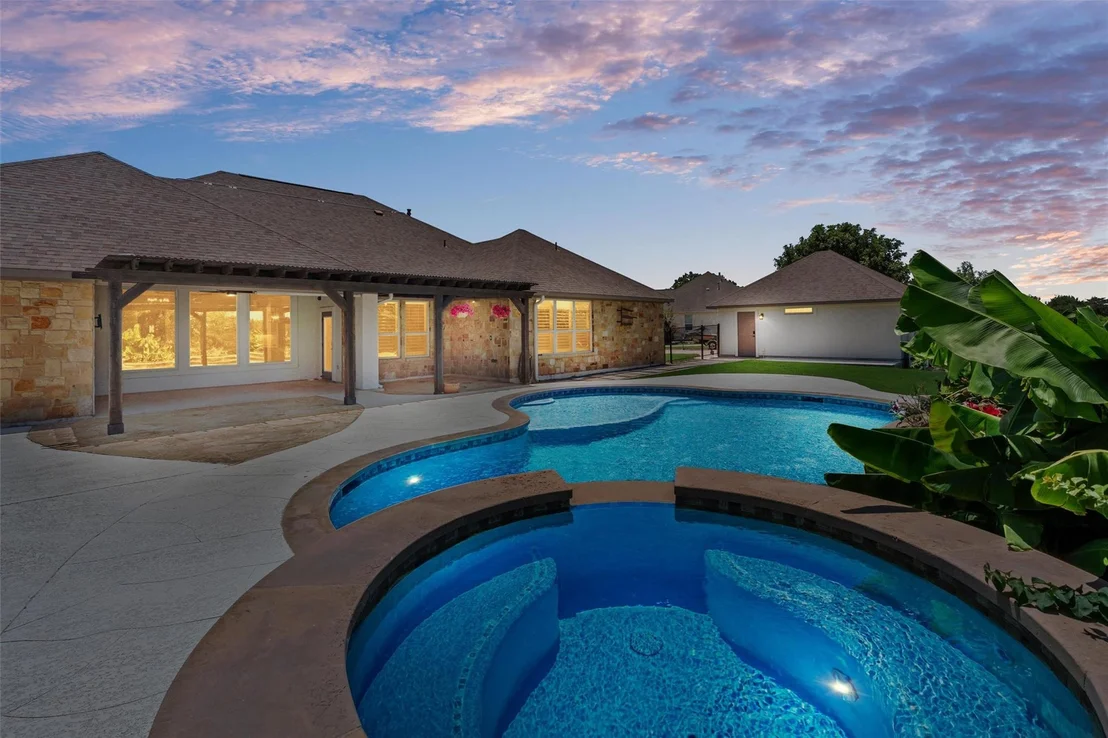 Photo of 152 Whitney Woods CIR
