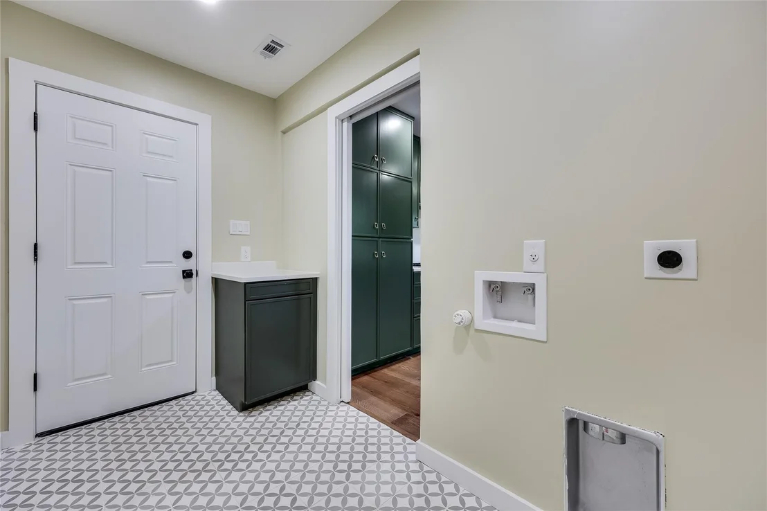 Photo of 2504 Deerfoot TRL