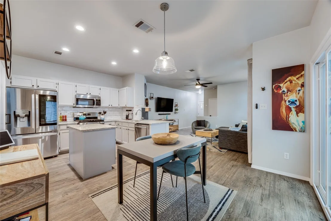 Photo of 922 Thackeray LN
