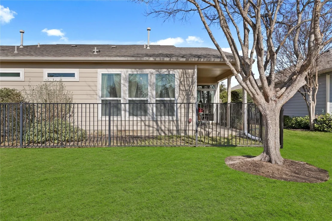 Photo of 113 Hampton CIR