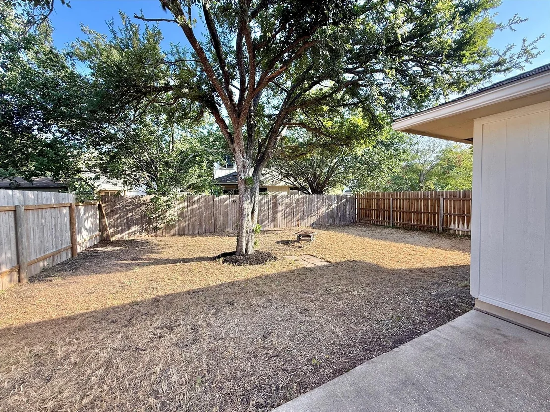 Photo of 809 Luke LN