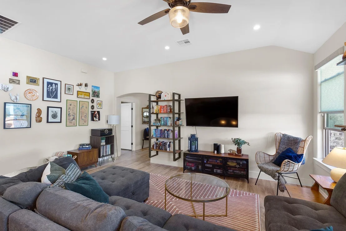 Photo of 303 W Browning ST