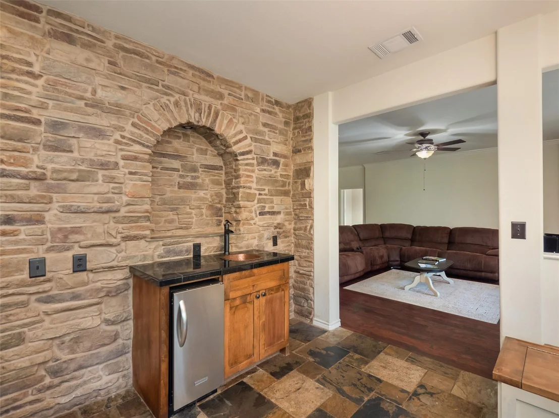 Photo of 533 Arbors CIR