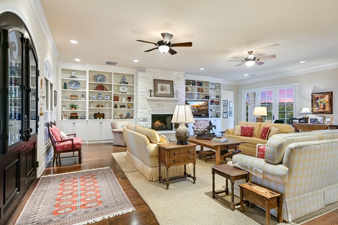 Photo of 3004 Travis Lakeside DR