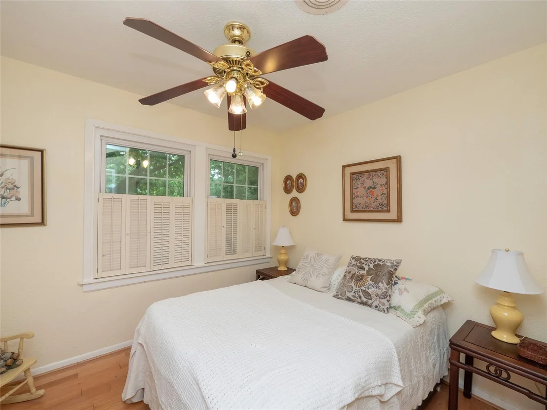 Photo of 700 Lewis DR