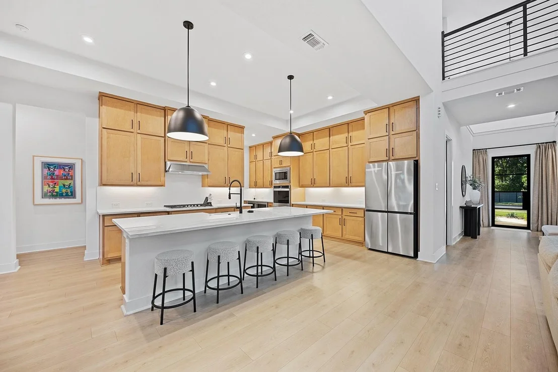 Photo of 645 Wolf Ridge RD