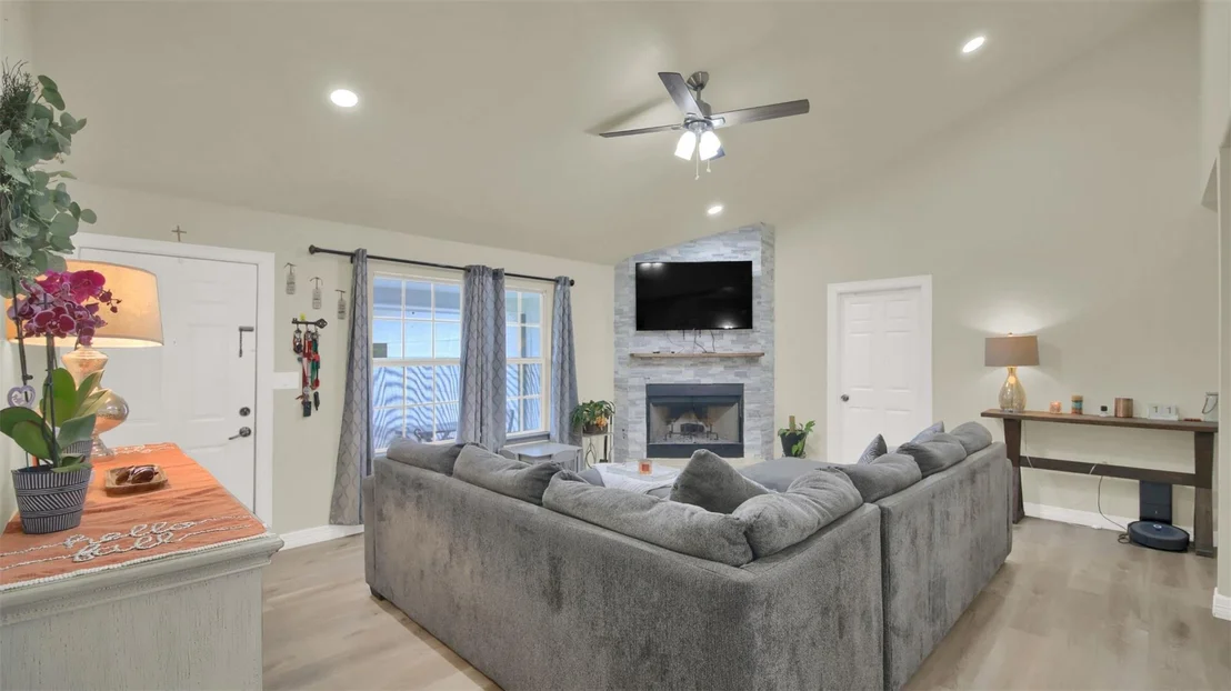 Photo of 115 Rangeland RD