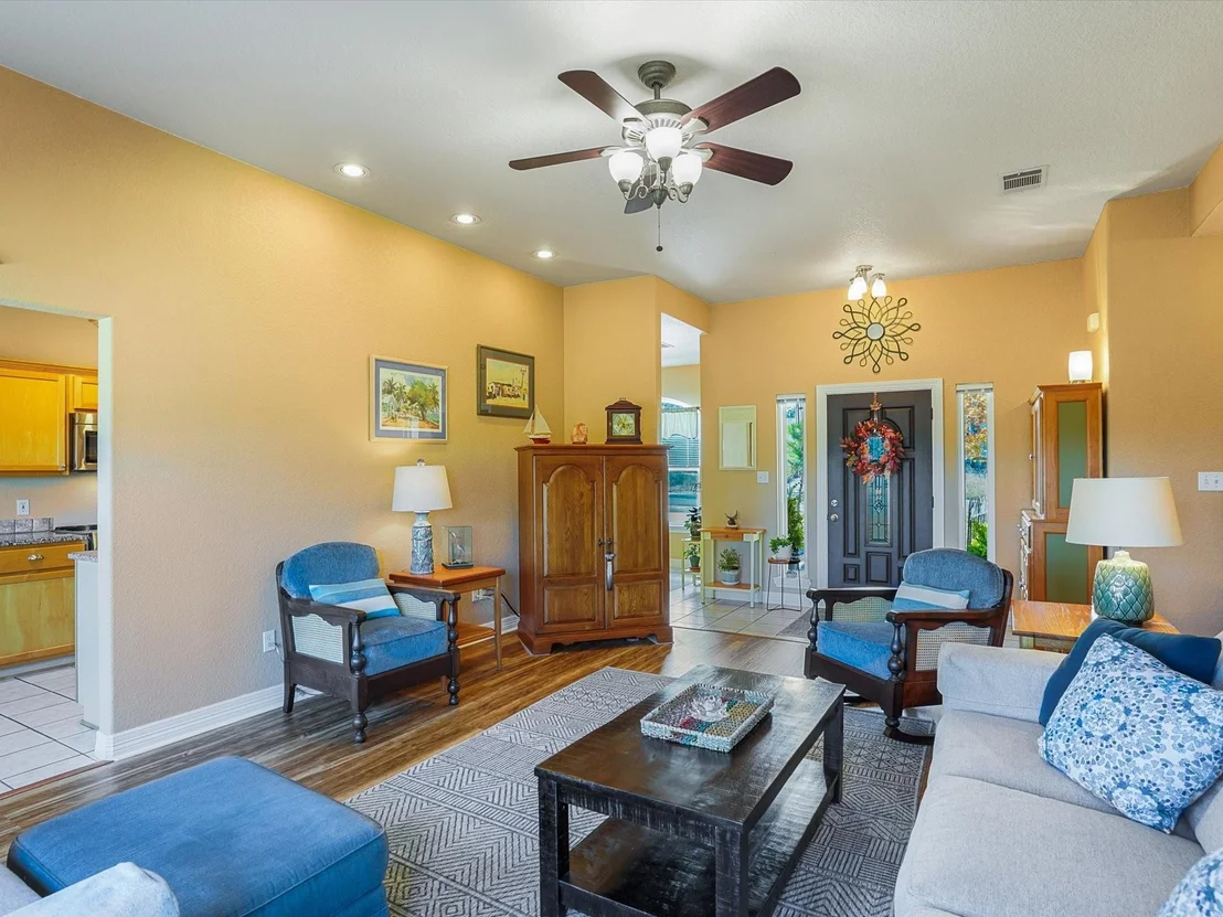 Photo of 154 W Pine DR