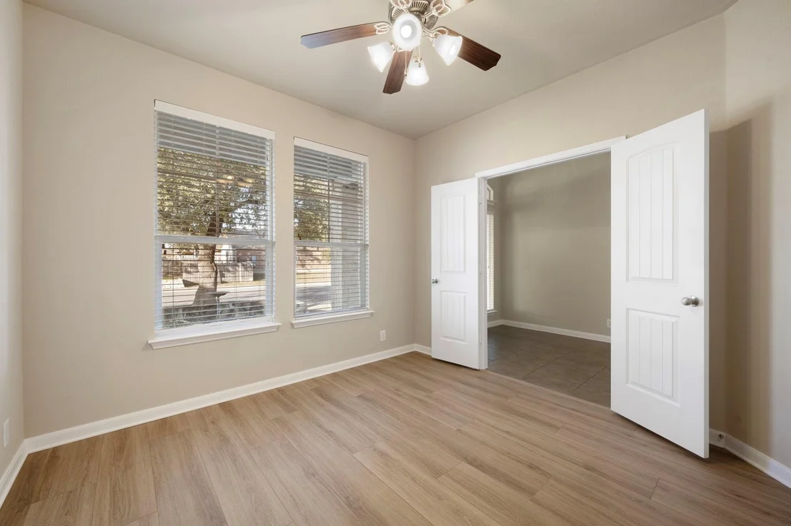 Photo of 512 Glacial Stream LN