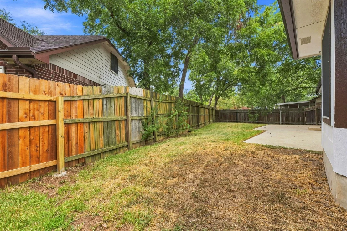 Photo of 6901 Bancroft Woods DR