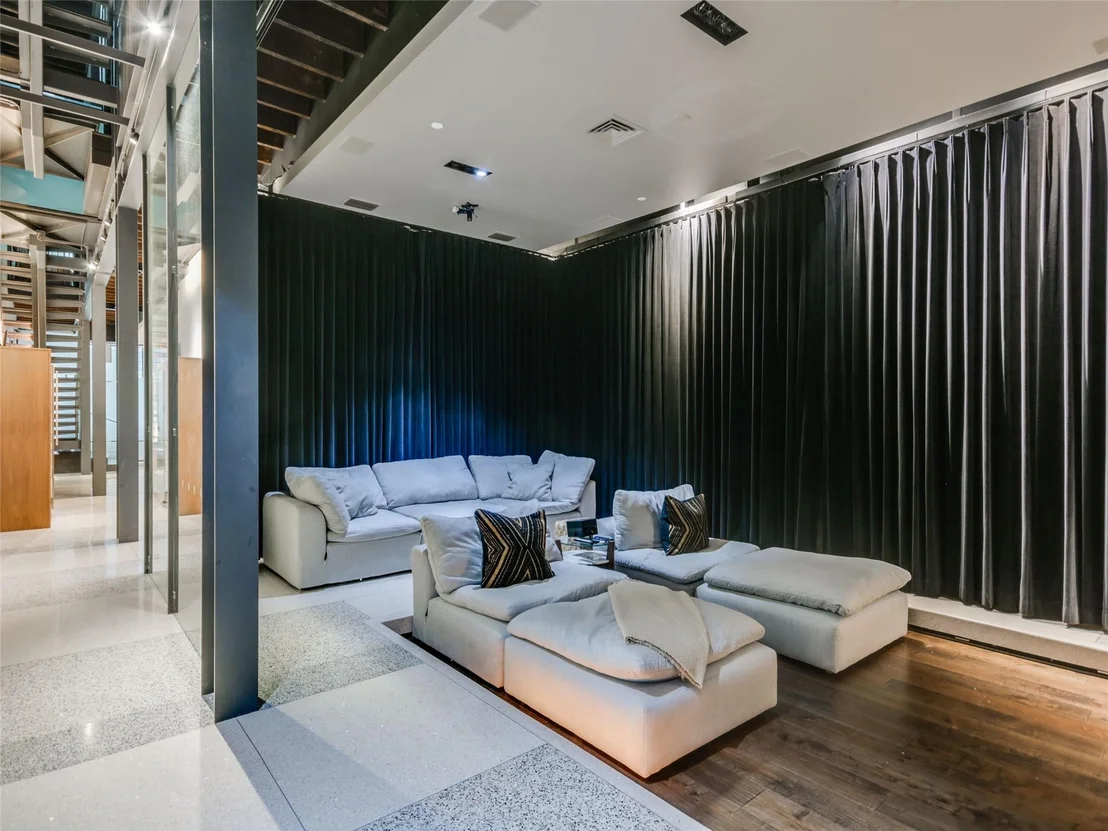 Photo of 811 Congress Ave
