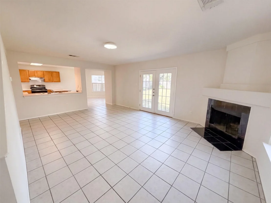 Photo of 305 Edgewood CV