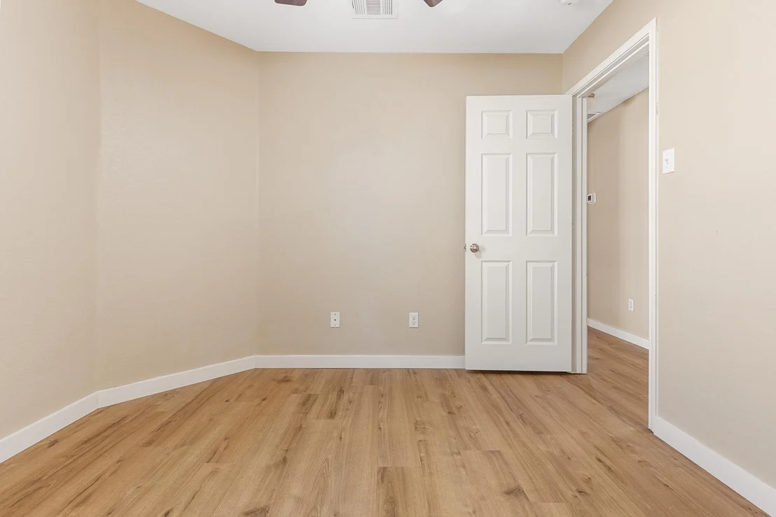 Photo of 148 Grazing Horse LN